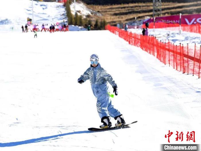 新春走基层：多彩呼和浩特与“十四冬”的冰雪