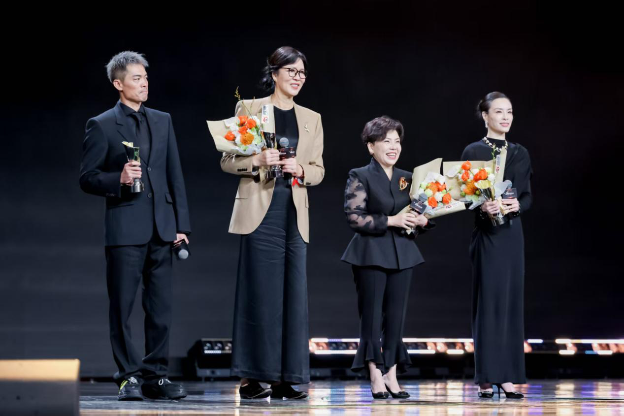 2025微博竞燃之夜圆满落幕 多领域明星共襄体育电