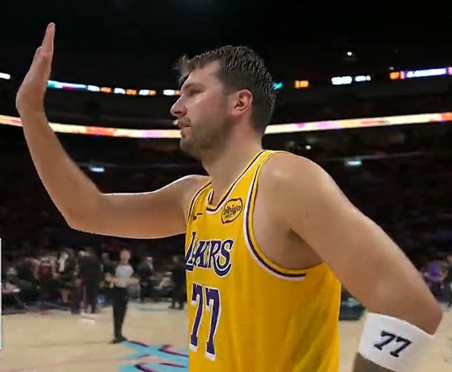 东契奇狂砍60分率湖人逆转热火 生涯第三次单场