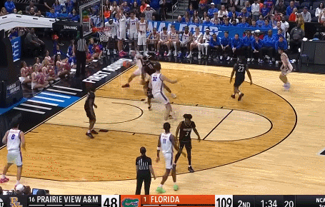 2米36中锋里乌NCAA赛惊现站扣震撼全场