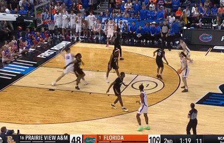 2米36中锋里乌NCAA赛惊现站扣震撼全场