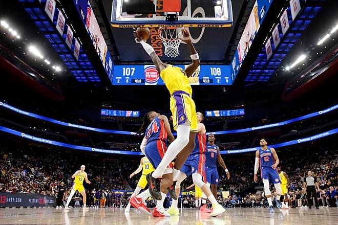 活塞力克湖人终结湖人九连胜 艾顿两双难救主