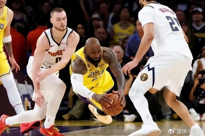 41岁詹姆斯转型无球核心 数据飙升引热议 湖人争