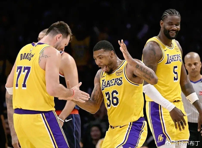 41岁詹姆斯转型无球核心 数据飙升引热议 湖人争