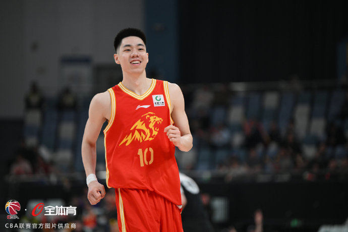 CBA常规赛第26-30轮：激烈对决与悬念迭起